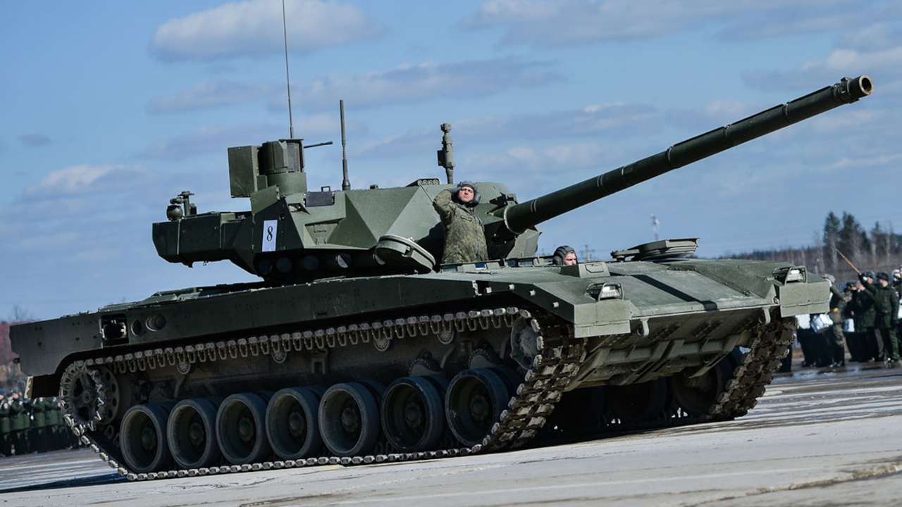 В России запустили в серийное производство новейший танк Т-14 «Армата»
