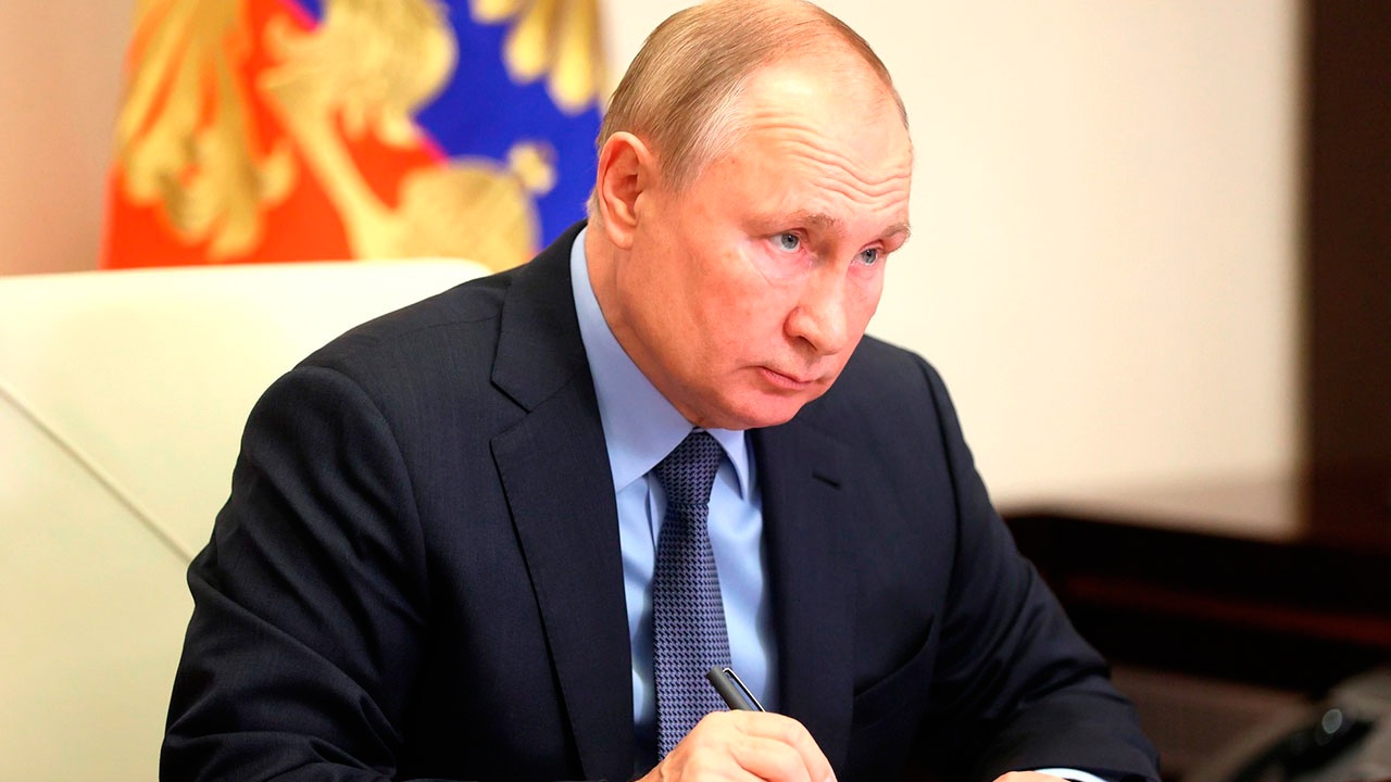 Путин подписал указ о новых нормах оплаты труда для госслужащих