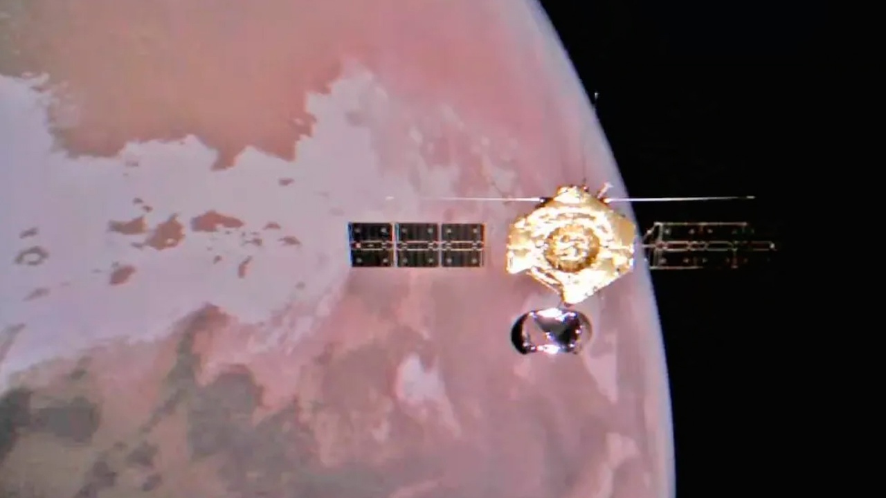 Китай показал фото Марса с орбитального модуля «Тяньвэнь-1»