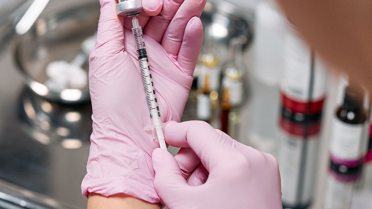 Чемезов сообщил, когда представят первые результаты разработки единой вакцины от гриппа и COVID-19