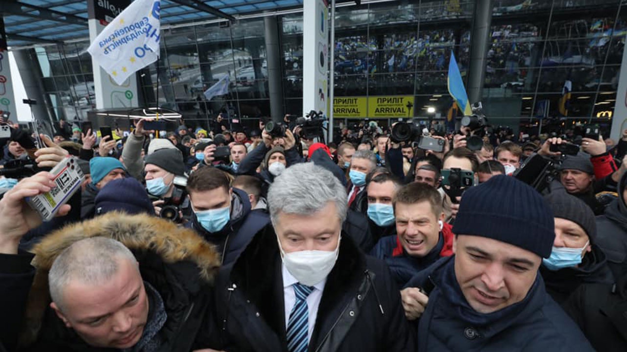 В ГБР Украины подтвердили попытку вручить Порошенко повестку в суд