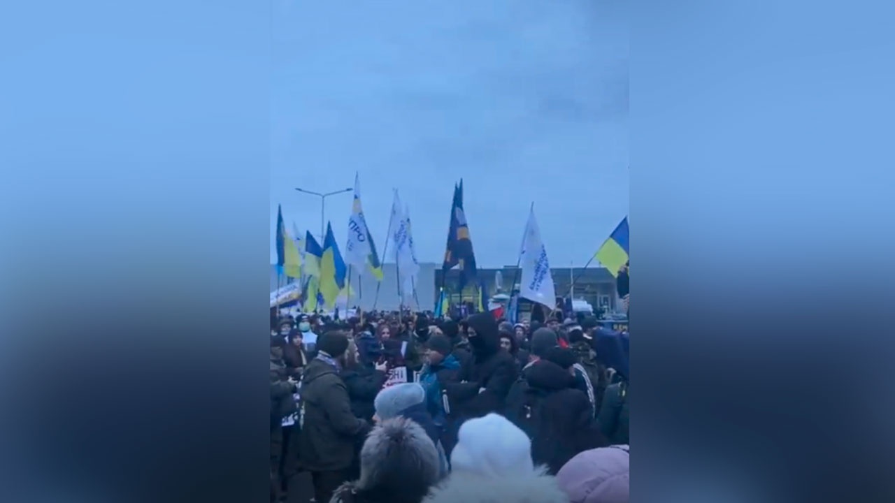 Самолет с Порошенко приземлился в Киеве