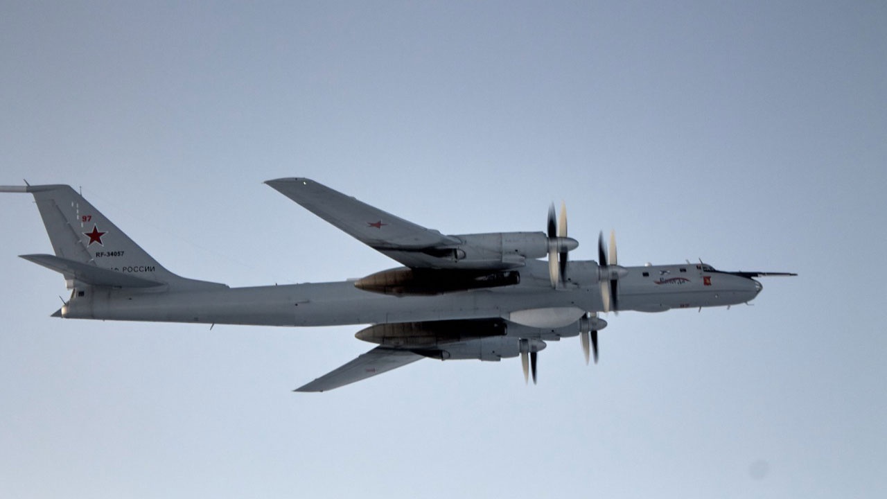 Четыре экипажа Ту-142 отработали сложнейшую дозаправку в воздухе