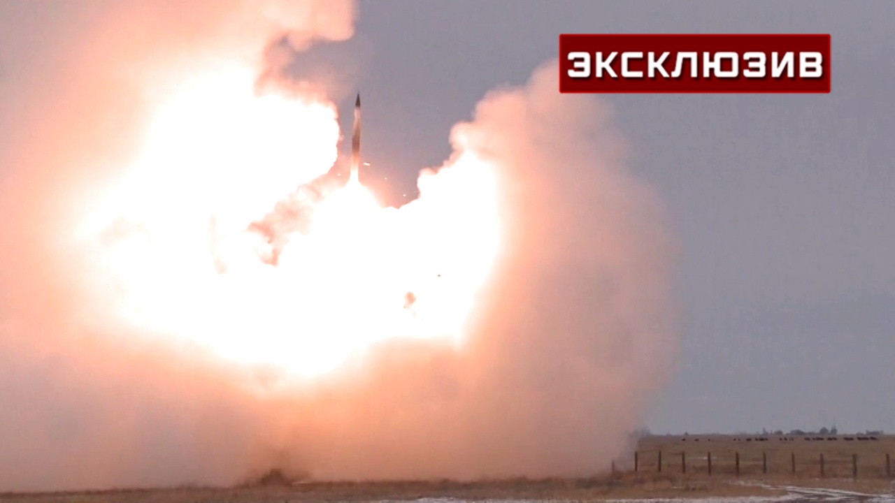 Испытания новой партии ракет ЗРК С-400 «Триумф» завершили редким тройным пуском: видео