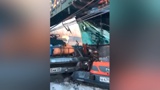 В Хабаровске автокран протаранил пассажирский автобус 