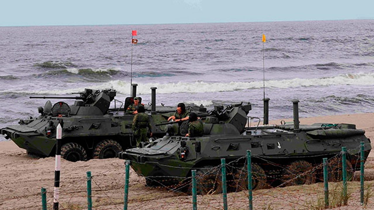 Морпехи Балтфлота вышли на «защиту» побережья в Калининградской области