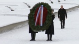 Путин возложил цветы в память о жертвах блокады Ленинграда на Пискаревском кладбище