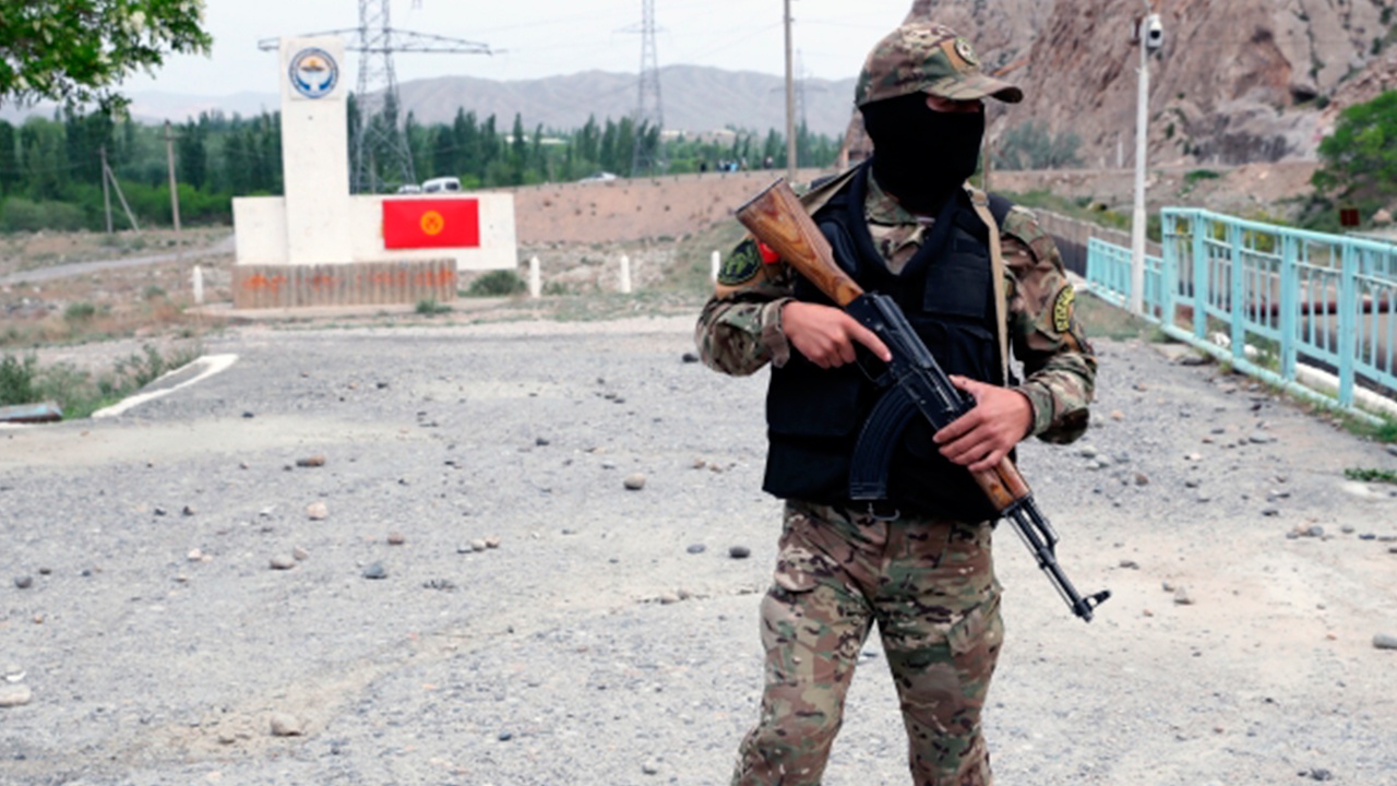 В перестрелке на таджикско-киргизской границе пострадали более десяти человек