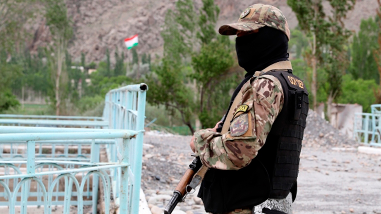 СМИ сообщили о прекращении огня Таджикистаном на границе с Киргизией