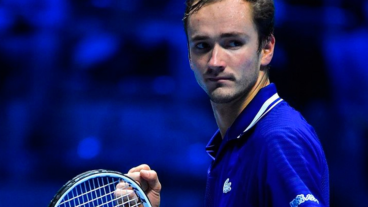 Медведева оштрафовали на $12 тысяч за перепалку с судьей в полуфинале Australian Open