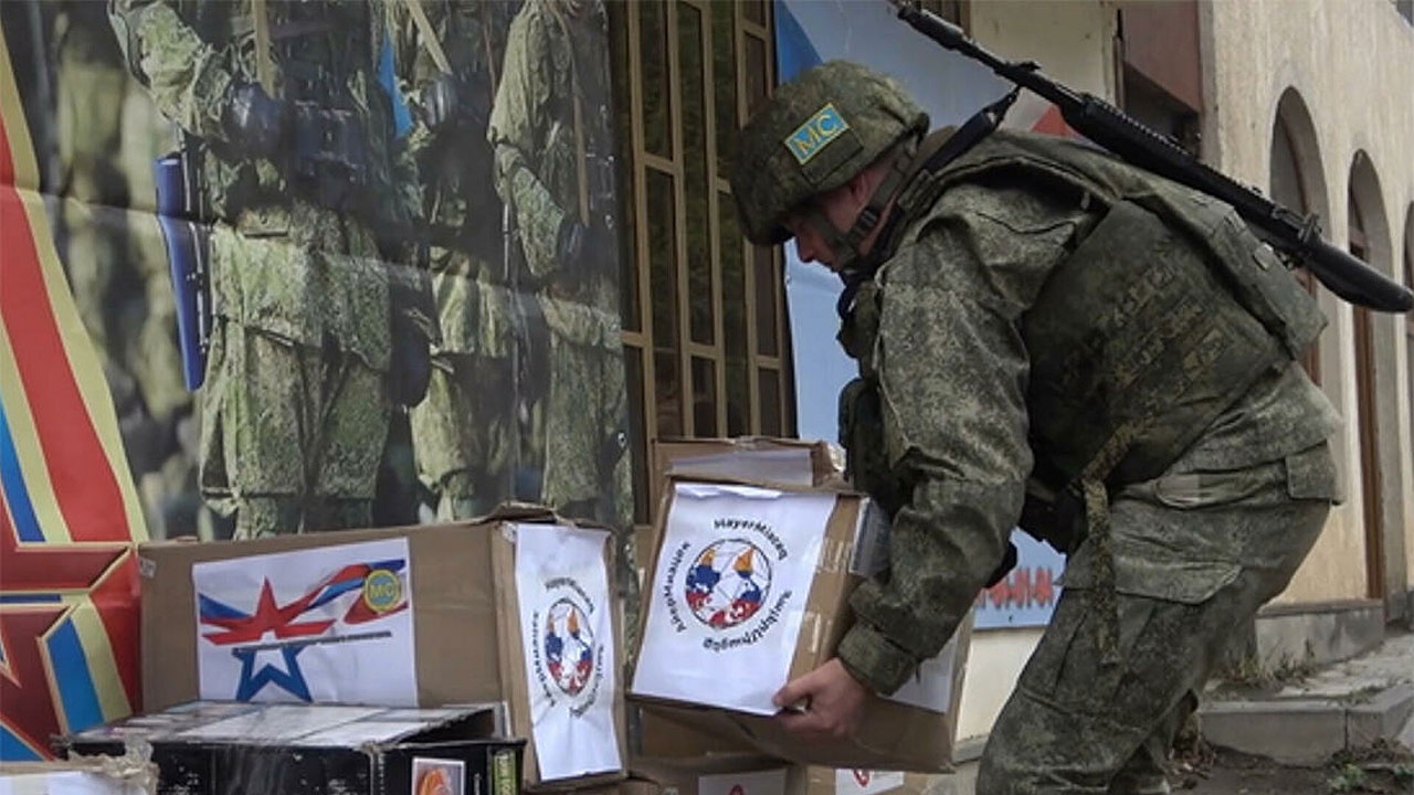 Российские миротворцы оказали адресную помощь многодетной семье в Карабахе
