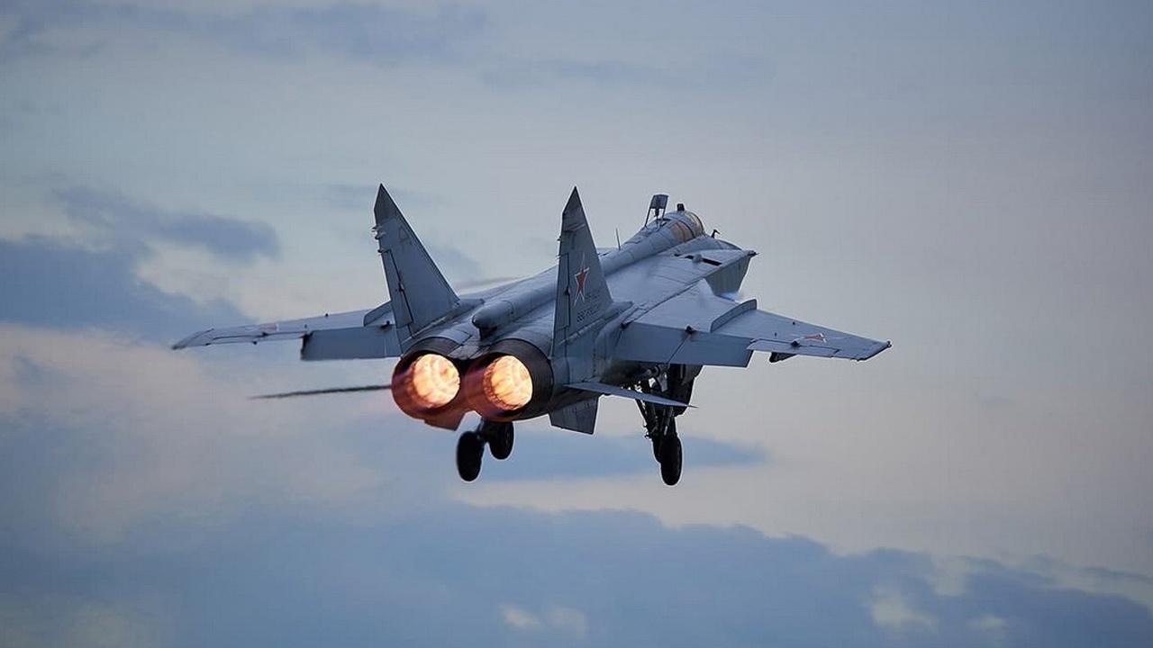 Экипажи МиГ-31БМ отработают противодействие разведкомплексам «противника» под Красноярском