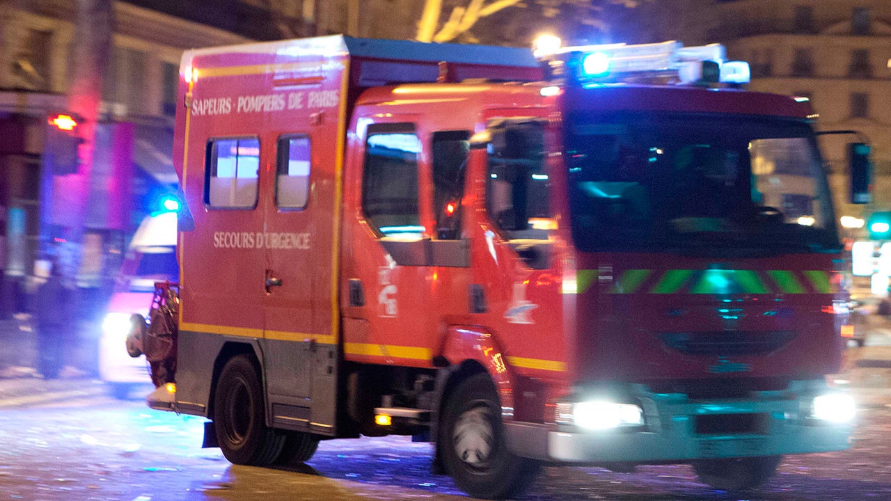 Масштабный пожар охватил здание вблизи музея Орсе в Париже