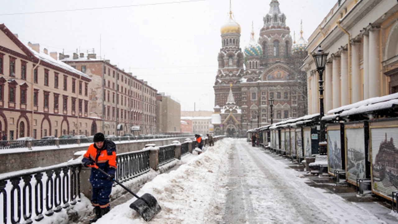 В Петербурге возбудили уголовные дела против занимающихся уборкой снега организаций 