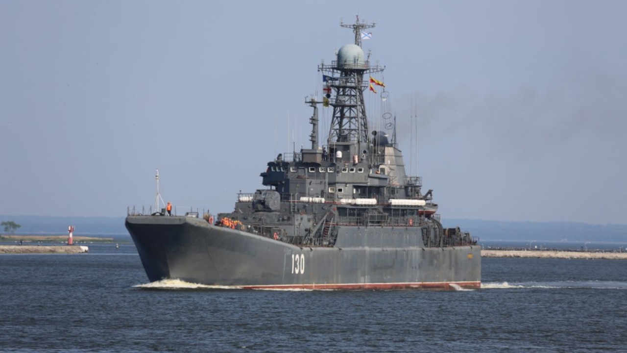 Отряд больших десантных кораблей ВМФ РФ совершает переход из Средиземного в Черное море 
