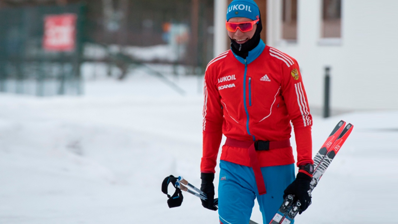 Лыжник Большунов стал вторым в гонке с раздельным стартом классическим стилем на ОИ