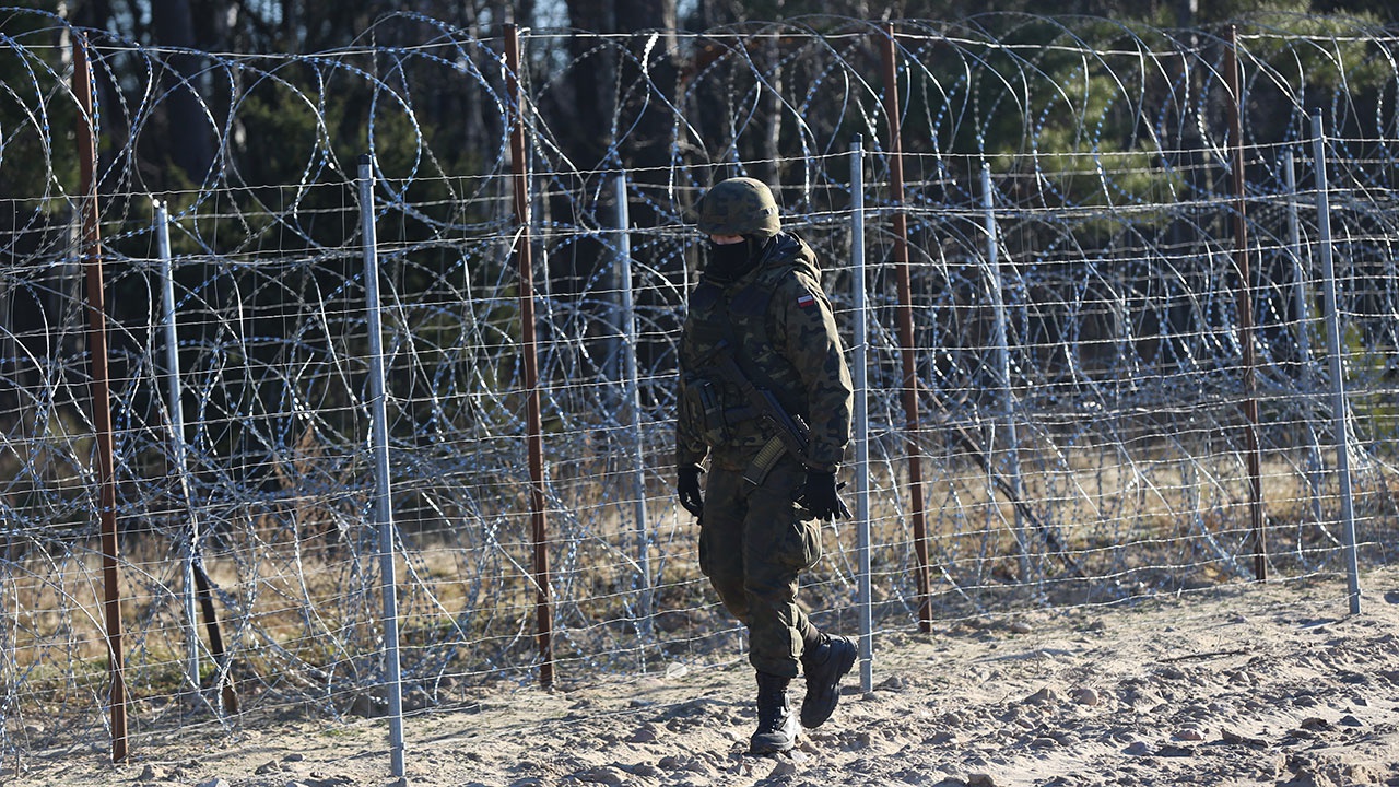Минобороны Польши планирует построить забор на границе с Россией