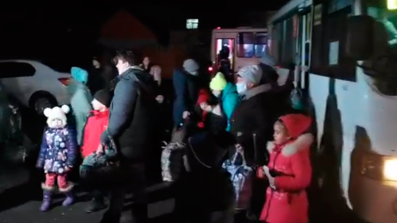 Число эвакуированных из ДНР и ЛНР достигло 61 тысячи человек