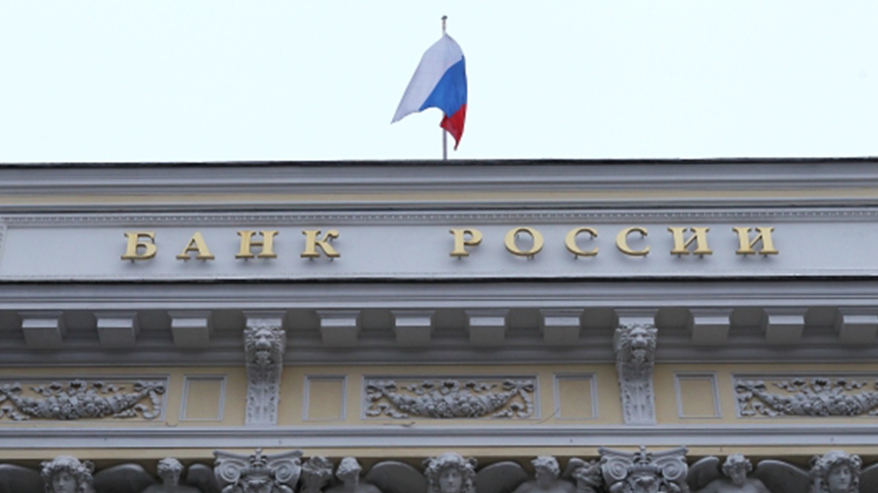 ЦБ и правительство РФ поддержат попавшие под санкции банки 