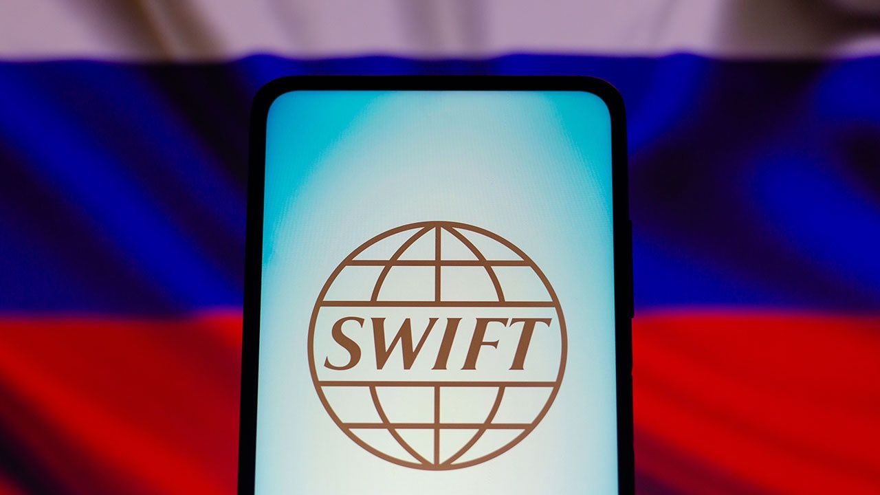 Евросоюз запретил оказание услуг SWIFT семи российским банкам