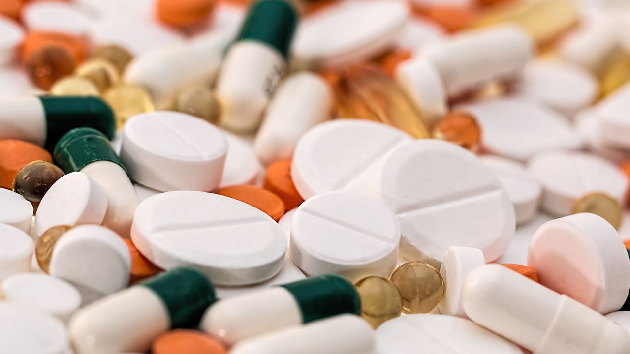 Запас лекарств РФ посчитали достаточным для стабильных поставок в больницы и аптеки