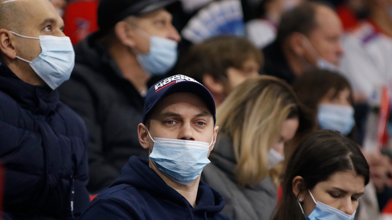 Оперштаб заявил, что ношение масок остается по-прежнему необходимым в общественных местах