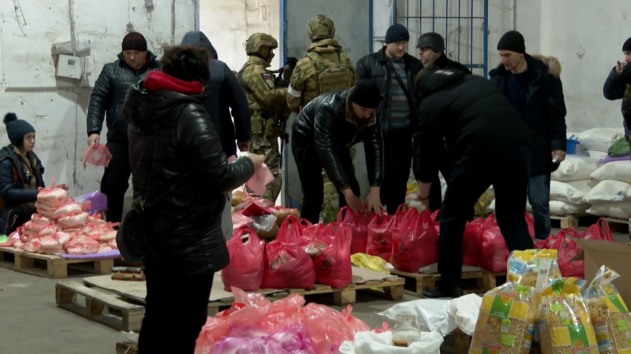 выбросили гуманитарную помощь в амвросиевке