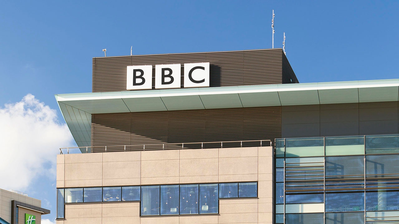 BBC приостанавливает свою работу в России