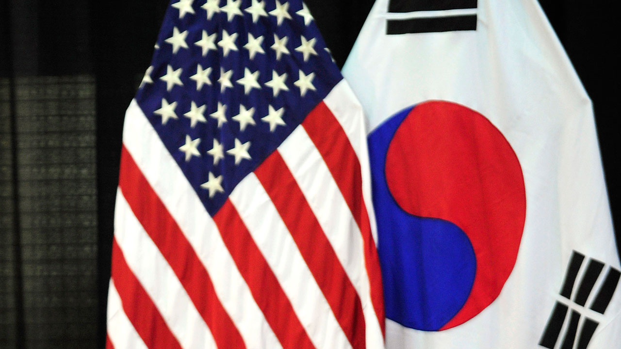 Корея санкции рф. Южная Корея и США. Флаг США И Южной Кореи. Сотрудничество Южной Кореи и США. Россия против Америки.