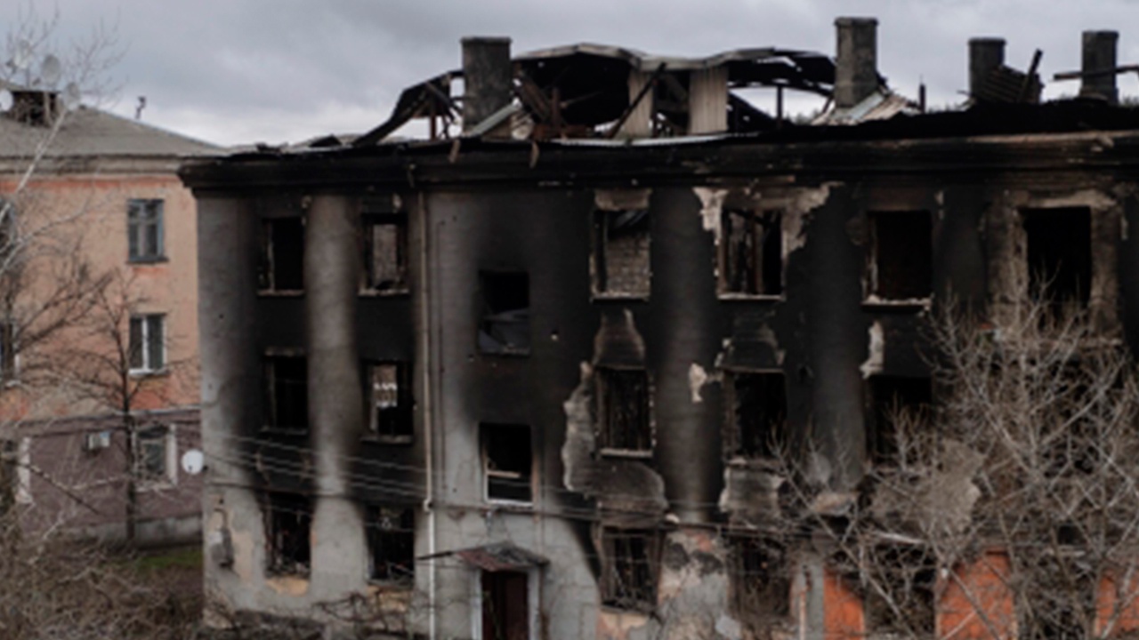 Новости сегодня последние 6 апреля. Взрыв в Луганске в центре города. Луганск сейчас.