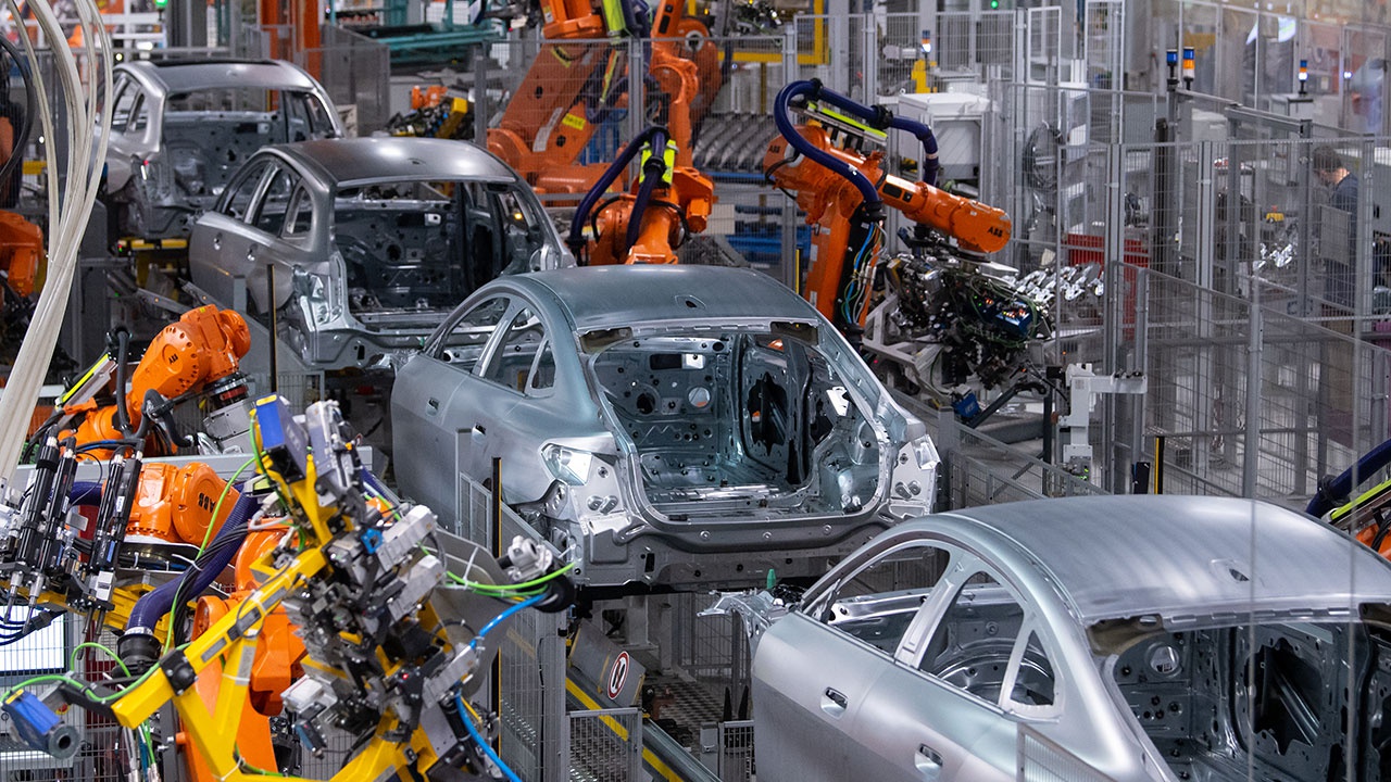  Заводы BMW и Volkswagen остановили работу в Европе из-за нехватки деталей