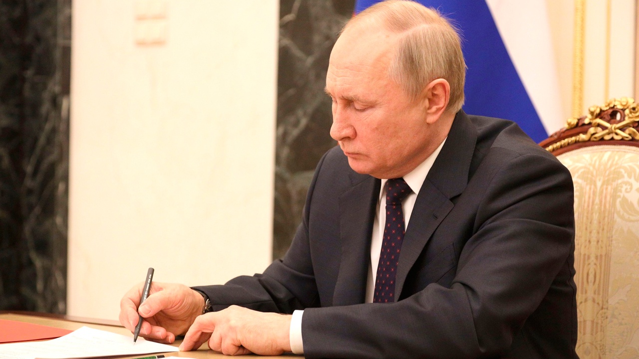 Путин подписал новый антикризисный закон
