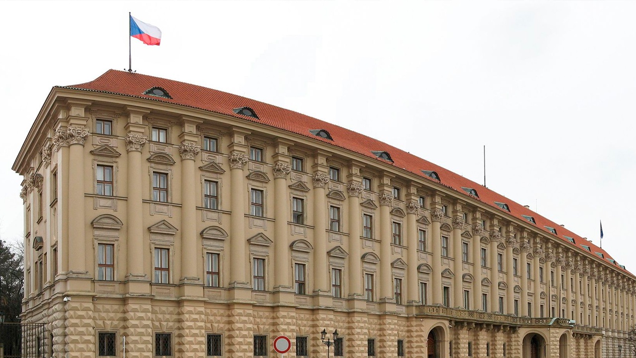 Российского посла в Праге вызвали в МИД Чехии 