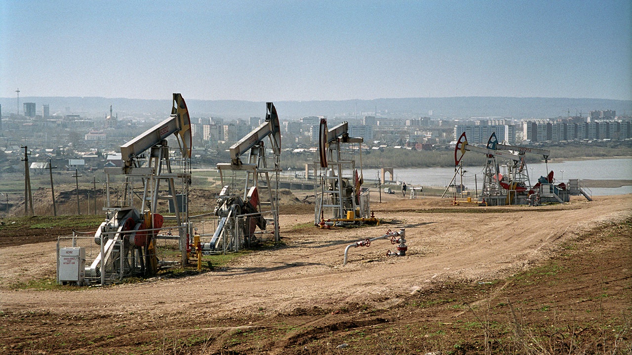 Песков заявил, что сбыт российской нефти может быть направлен в Юго-Восточную Азию