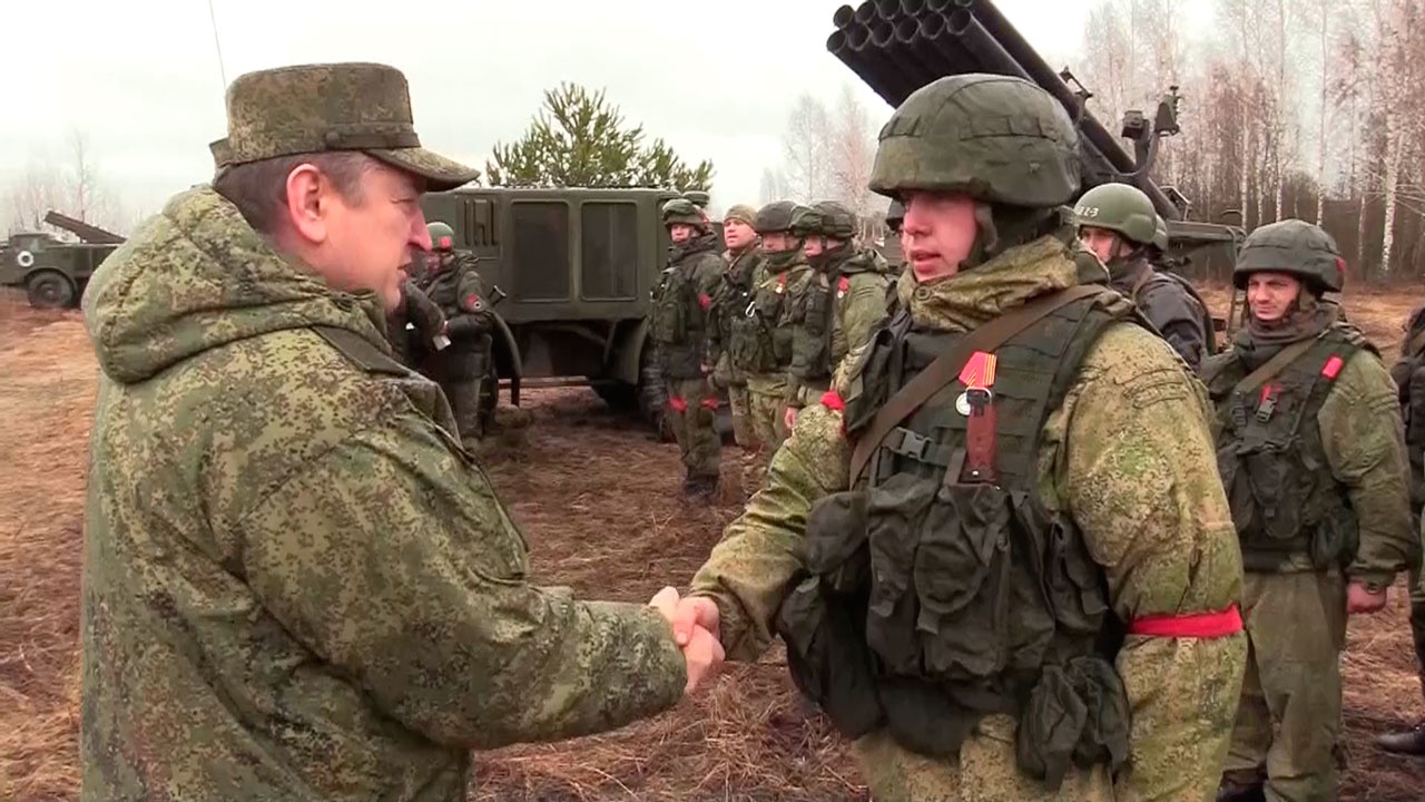Состояние военной операции. Генерал Лапин ЦВО. Лапин командующий ЦВО. Российские солдаты на спецоперации в Украине.