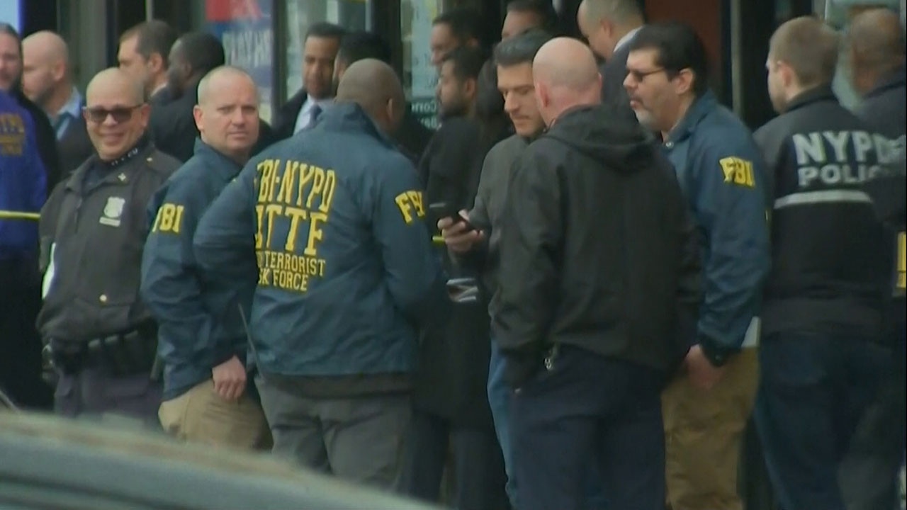 Трагедия в час пик: каковы подробности расследования стрельбы в метро Нью-Йорка