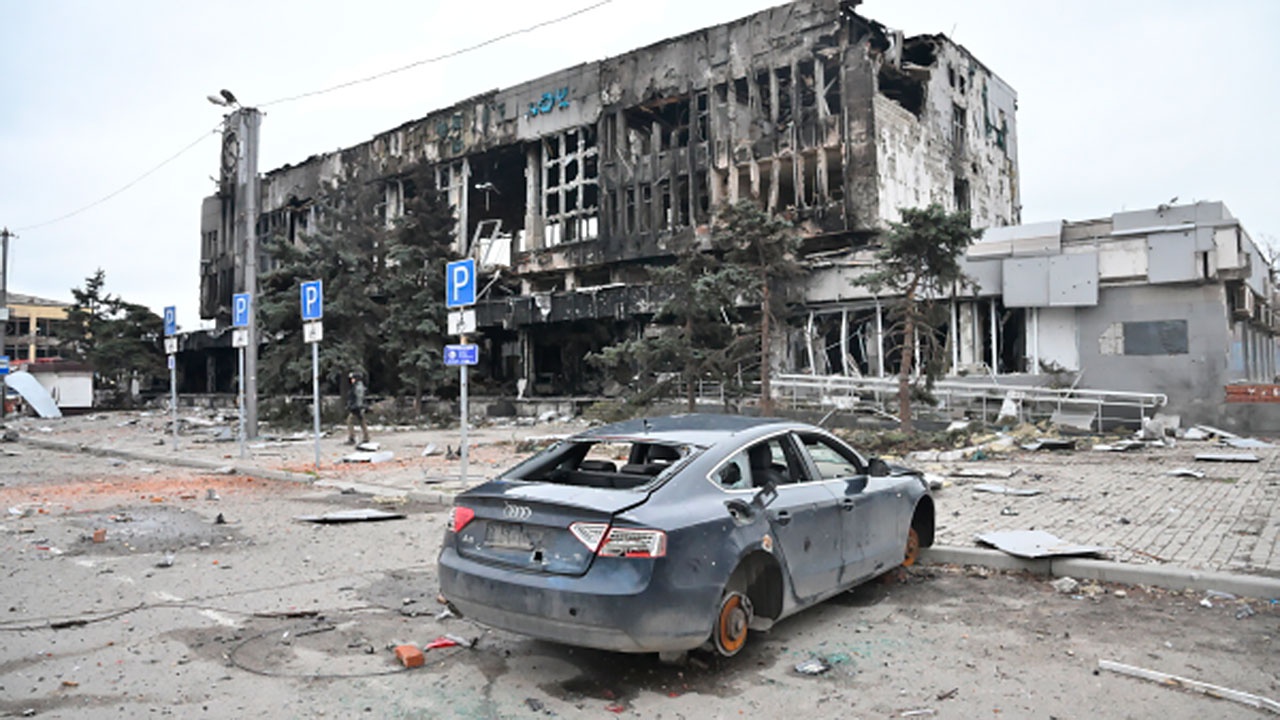СК РФ проверит сведения об обнаружении убитых жителей Мариуполя после отхода «Азова»*