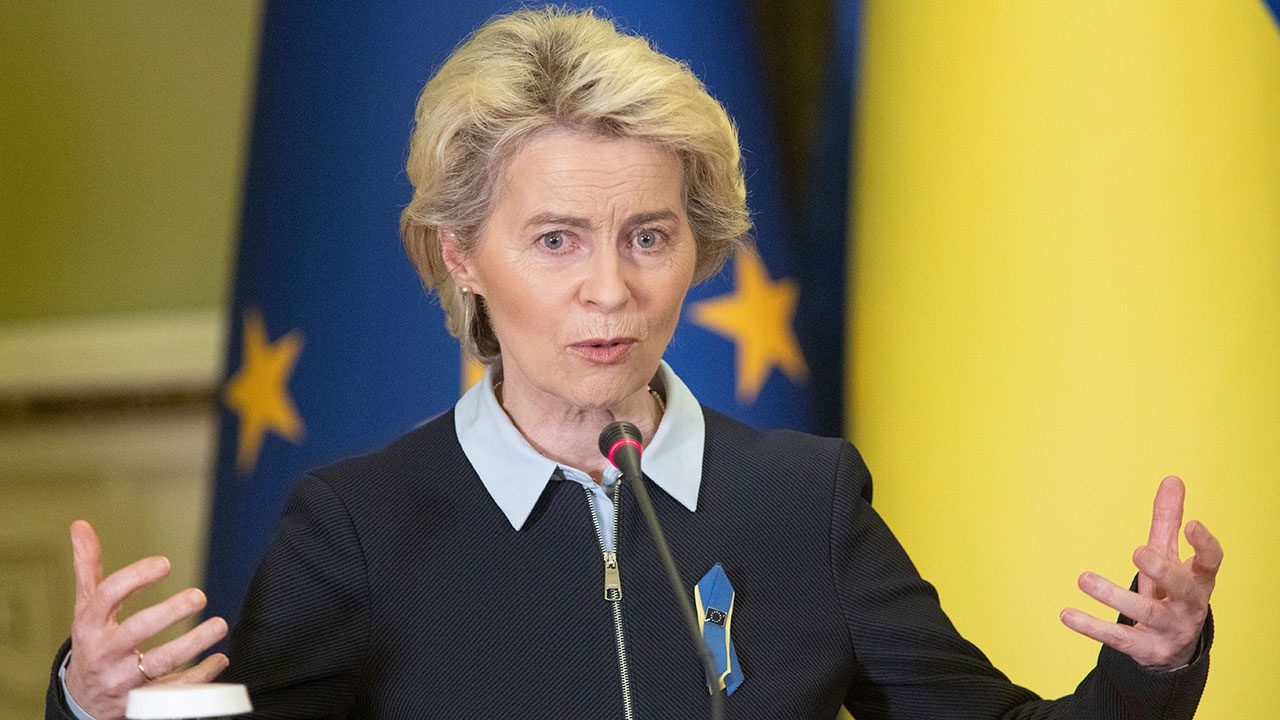 Глава Еврокомиссии призвала к быстрым поставкам вооружения на Украину