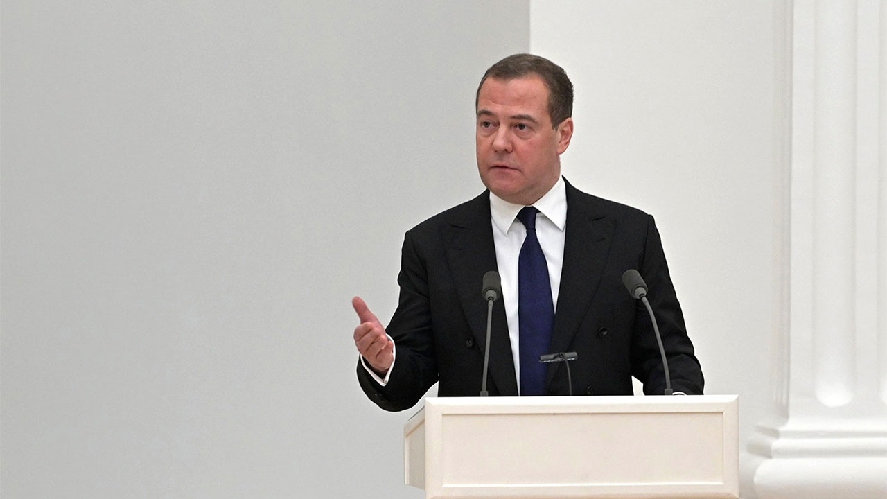 Медведев прокомментировал заявление главы ЕК о «дефолте России»