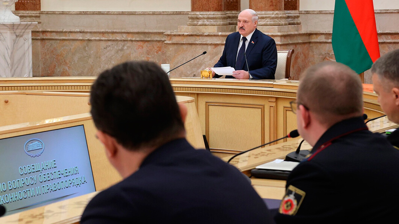 Лукашенко пообещал «снести голову» нарушителям спокойствия в стране