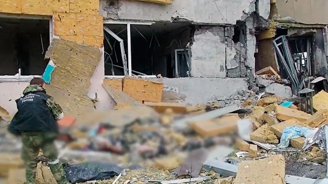 Сколько погибших мирных в мариуполе. Обстрелянная больница в Мариуполе. Трупы украинских военных. Бомбежка больницы в Мариуполе.