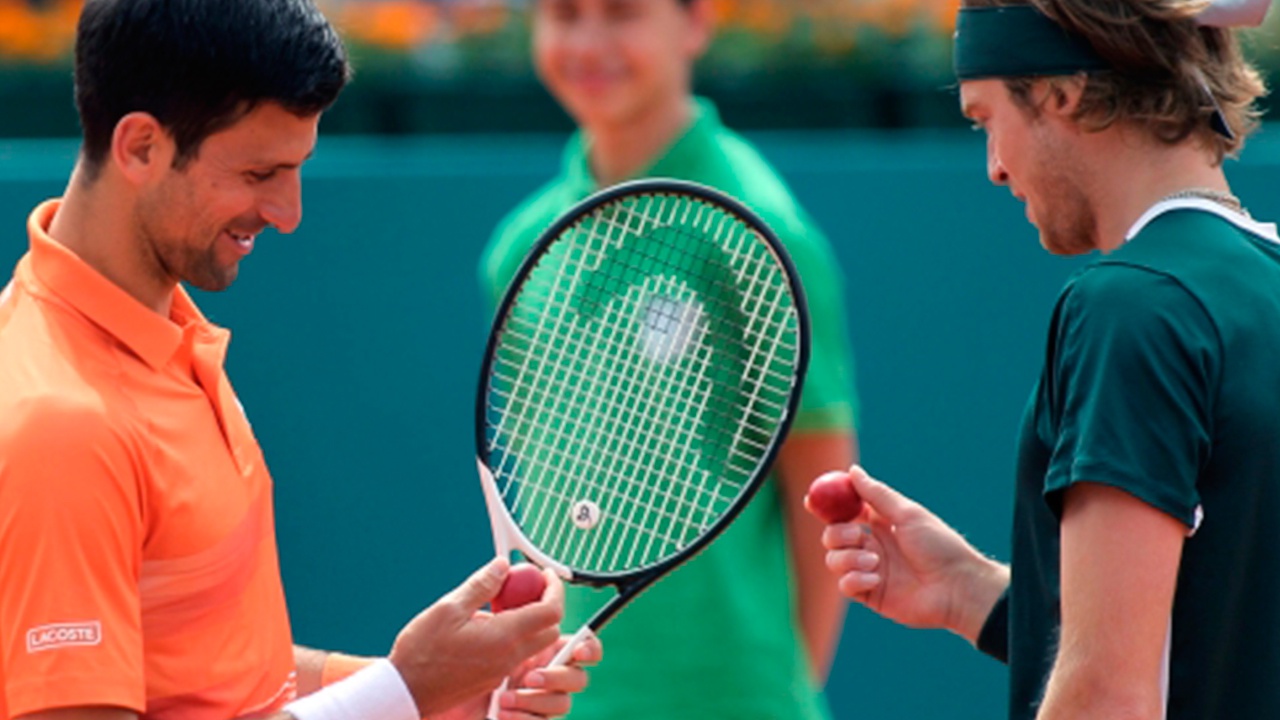 Джокович и Рублев провели жеребьевку пасхальными яйцами перед финалом турнира ATP