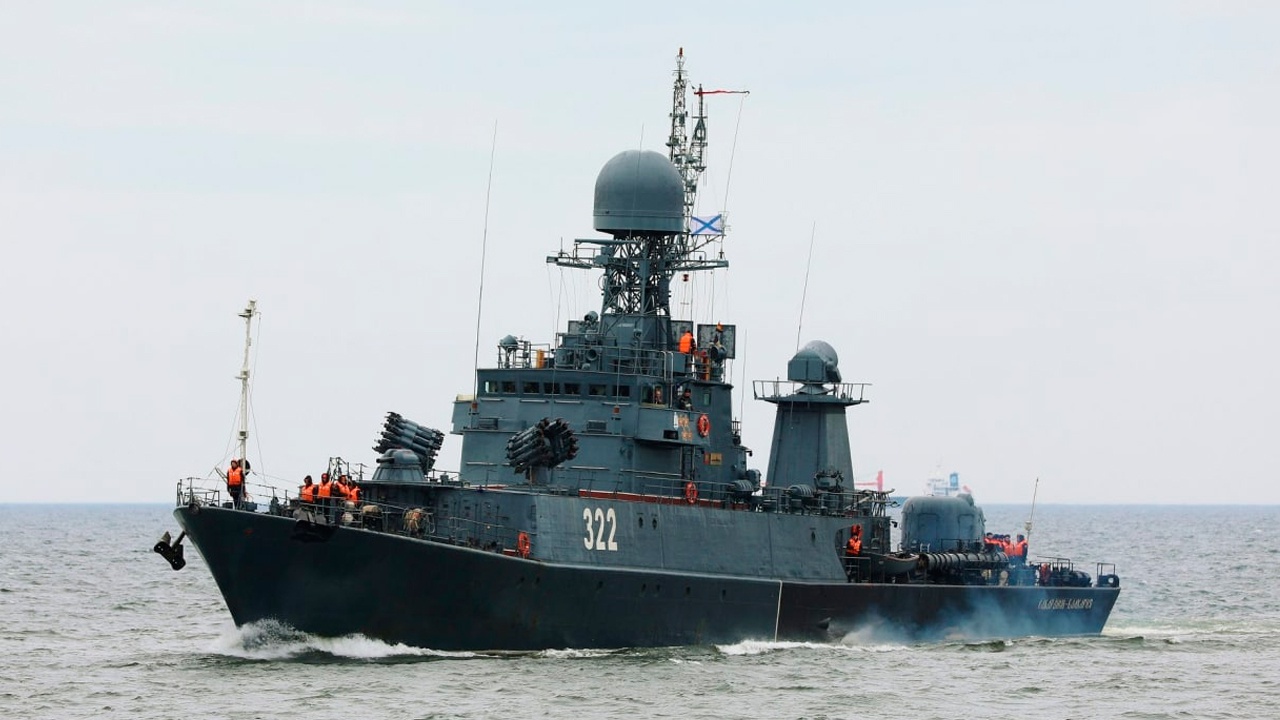 Экипажи МПК «Алексин» и «Кабардино-Балкария» уничтожили подлодку «врага» на Балтике
