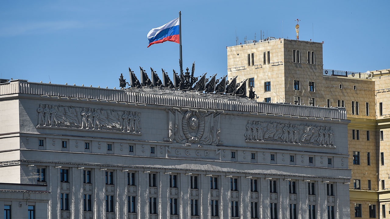 Рф сообщили о том что. Генштаб РФ. Киев Министерство обороны. Флаг на здании Министерства обороны. Верховный совет РФ 2022.