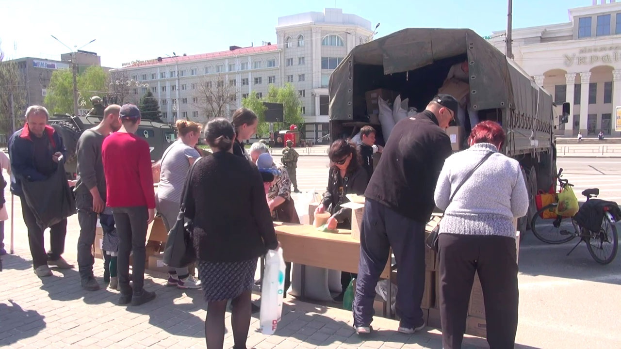 Свежие новости херсона сегодня. Российские войска в Херсоне. Херсон 30.09.2022. Херсон раздача гуманитарки.