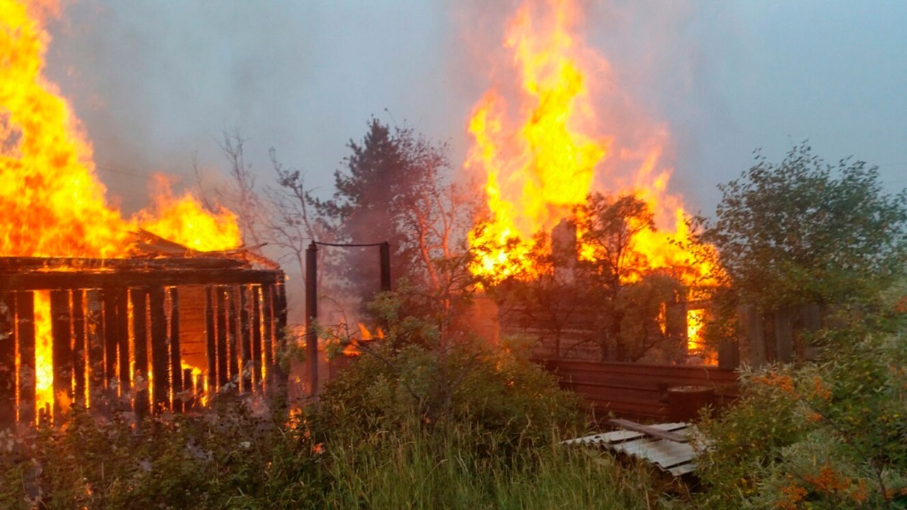 В МЧС рассказали о сложной обстановке с пожарами почти во всей РФ на майские праздники