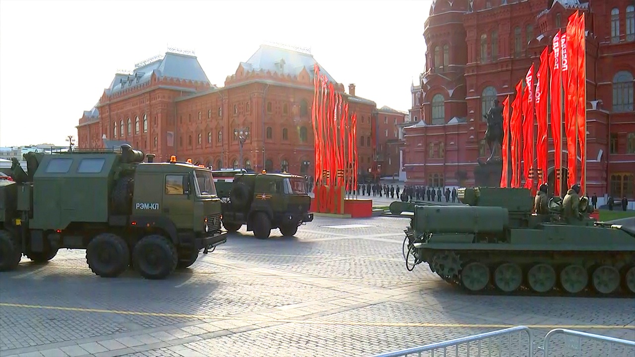 Парад техники на красной площади 9 мая. Парад техники 9 мая 2023. Техника на параде победы 2021. Парад москва техника. Парад москва техника.