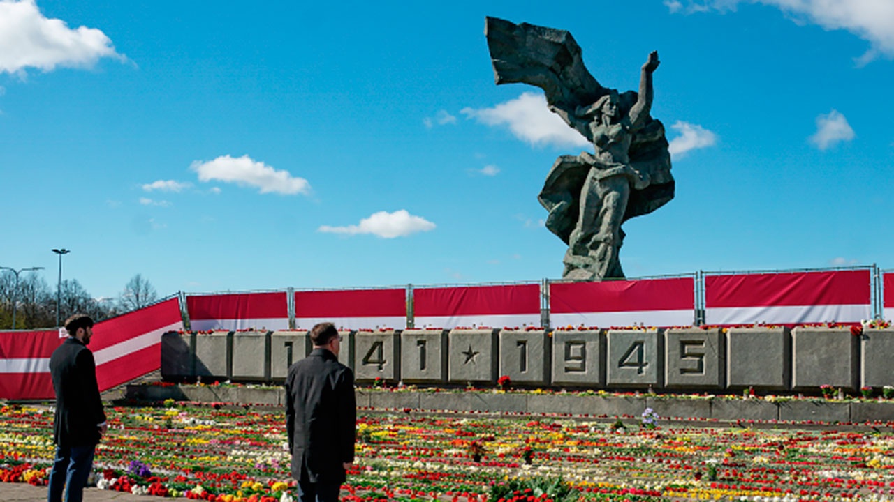 Парламент Латвии разрешил снос памятника Освободителям в Риге