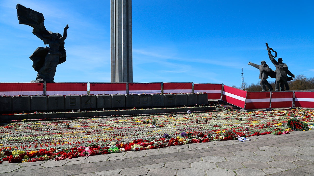 Власти Латвии закроют доступ к монументу Освободителям Риги до 31 августа
