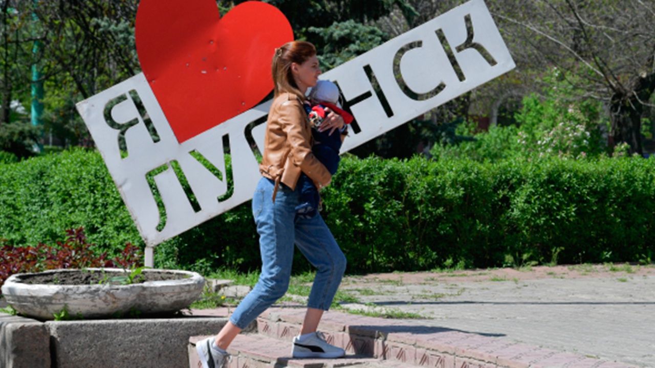 Кириенко: российские регионы возьмут шефство над территориями ЛДНР